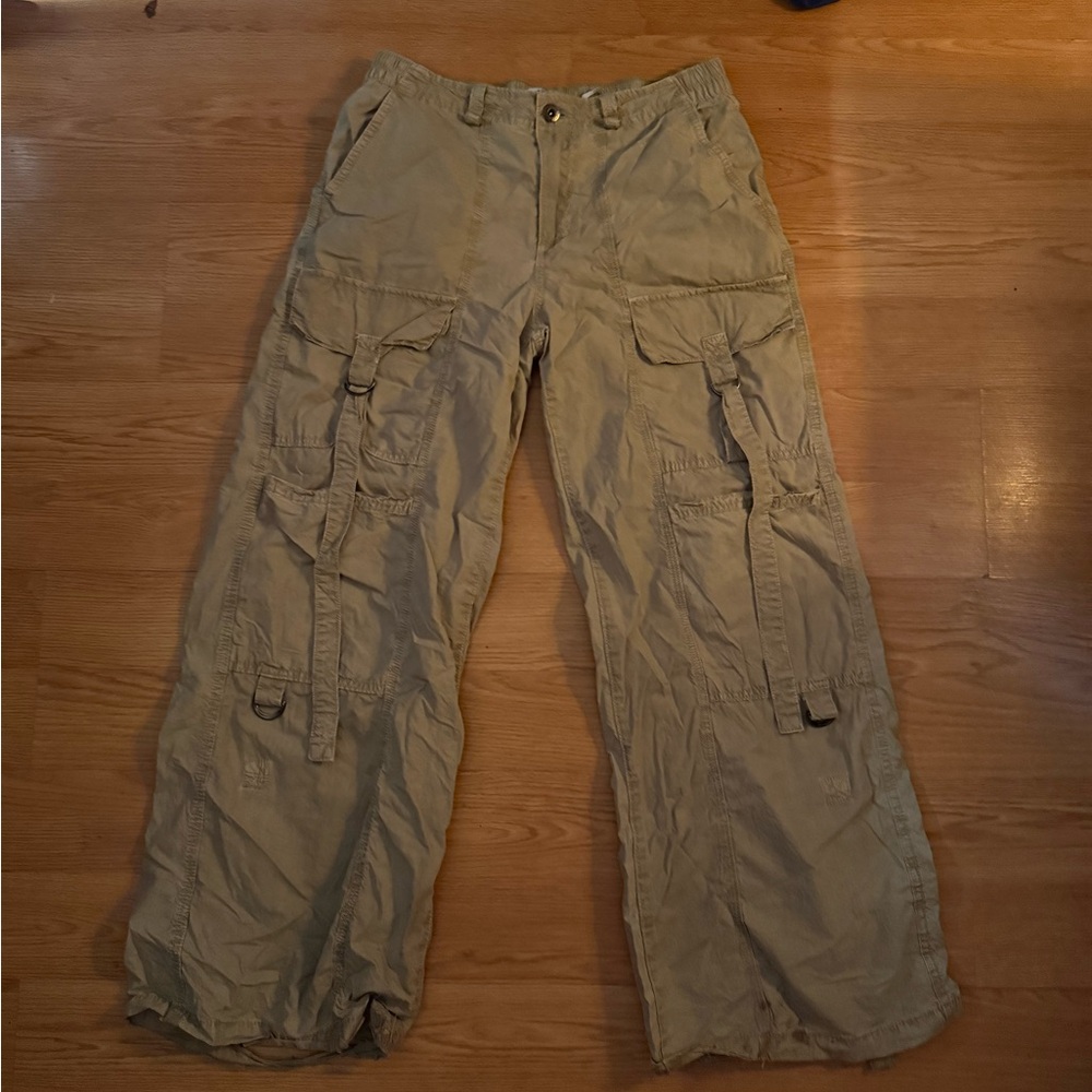 Bershka Men's Khaki Cargo straight capri pants
